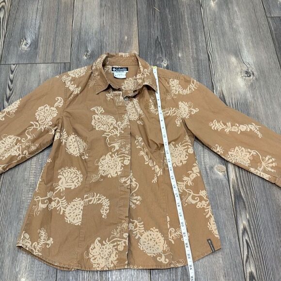 Columbia Women’s Button Down Shirt - Picture 7 of 8